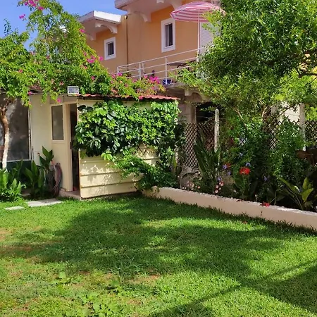 Gogo's - γωγώ & בית הארחה