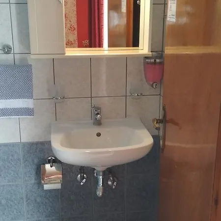 בית הארחה Gogo's - γωγώ & 4*