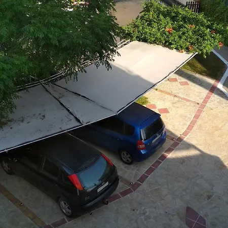 Gogo's - γωγώ & בית הארחה