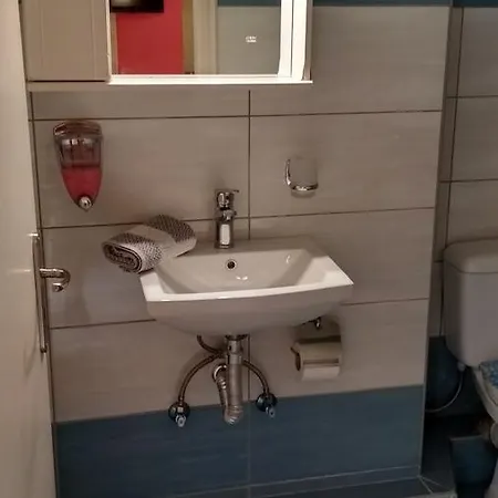 בית הארחה Gogo's - γωγώ & 4*