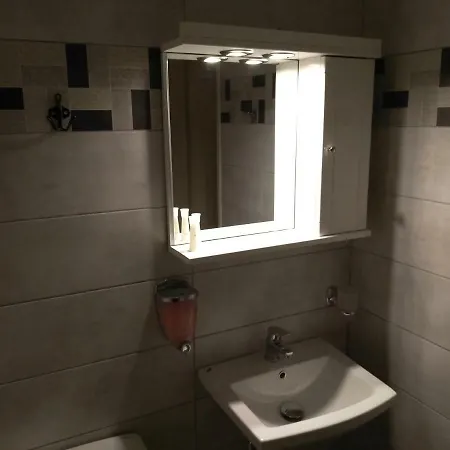 Gogo's - γωγώ & בית הארחה