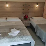 Gogo's - γωγώ Rooms&studios