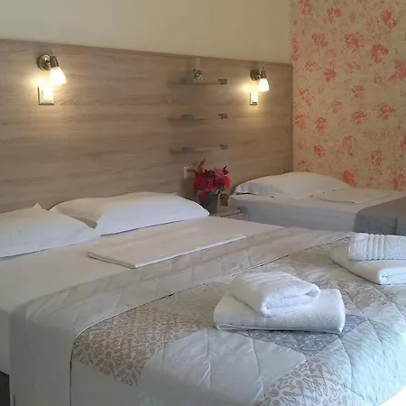 Gogo's - γωγώ & Guest house Nydri (Lefkada)