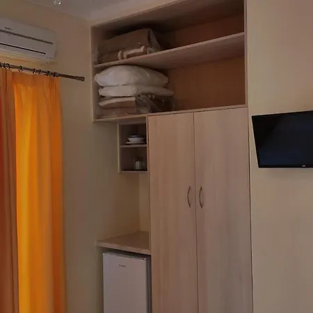 Gogo's - γωγώ & Guest house Nydri (Lefkada)