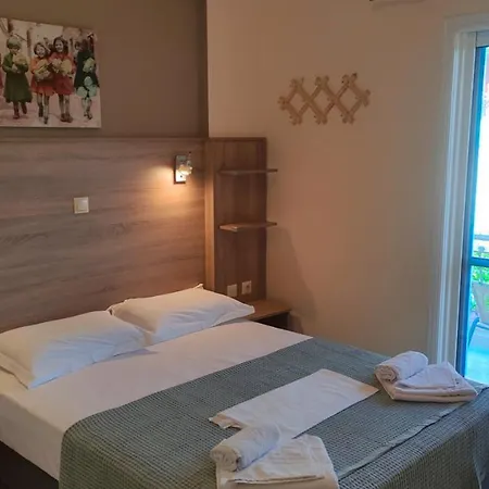 Gogo's - γωγώ & Pensión Nydri (Lefkada)