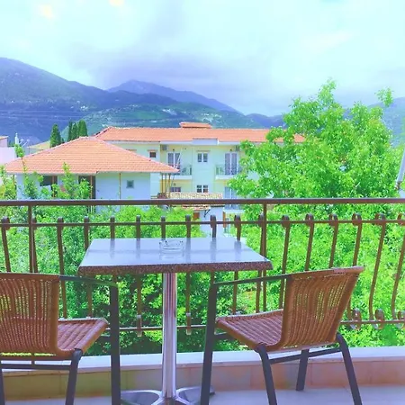 Gogo's - γωγώ & Guest house Nydri (Lefkada)