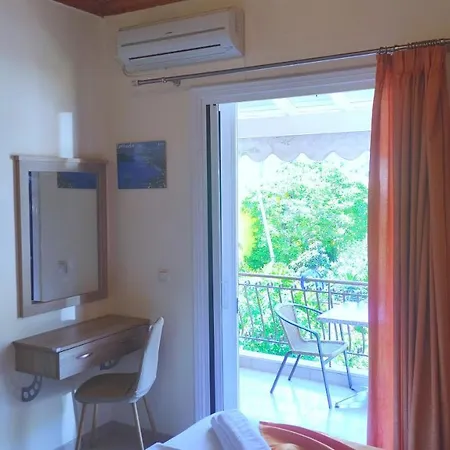 Gogo's - γωγώ & Guest house Nydri (Lefkada)