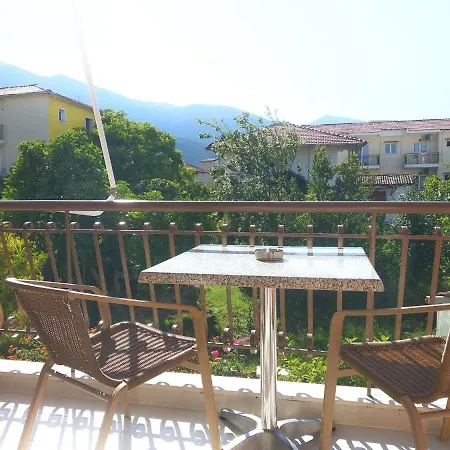 Gogo's - γωγώ & Guest house Nydri (Lefkada)